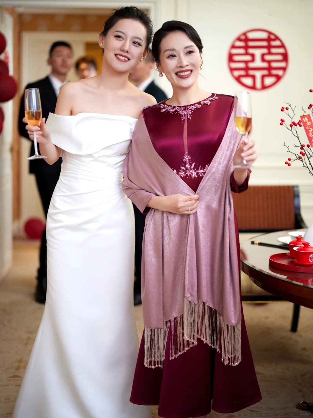 年底怎么選喜媽媽裝?還不知道咋選快進(jìn)來?_4_飛尼克斯禮服_來自小紅書網(wǎng)頁版.jpg 年底怎么選喜媽媽裝?還不知道咋選快進(jìn)來?_4_飛尼克斯禮服_來自小紅書網(wǎng)頁版.jpg